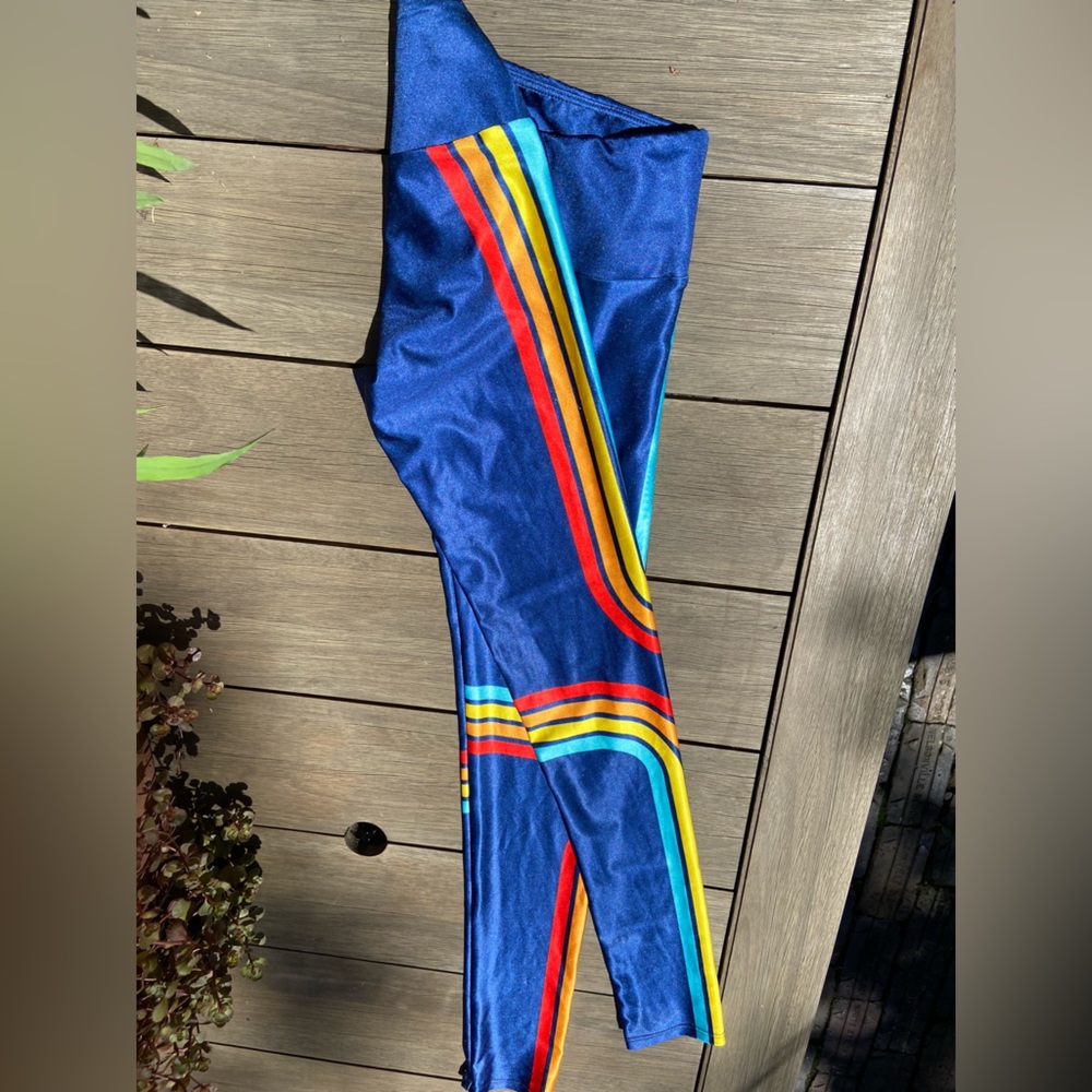 Goldsheep yoga leggings.